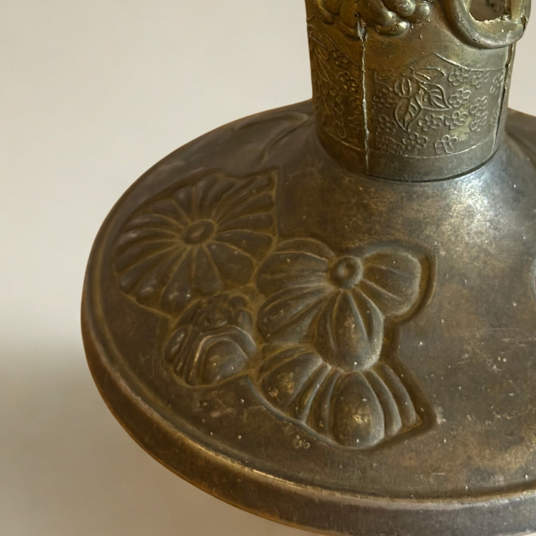 Antika Döküm Metal Vazo – Üzüm Motifli (c. 1900)